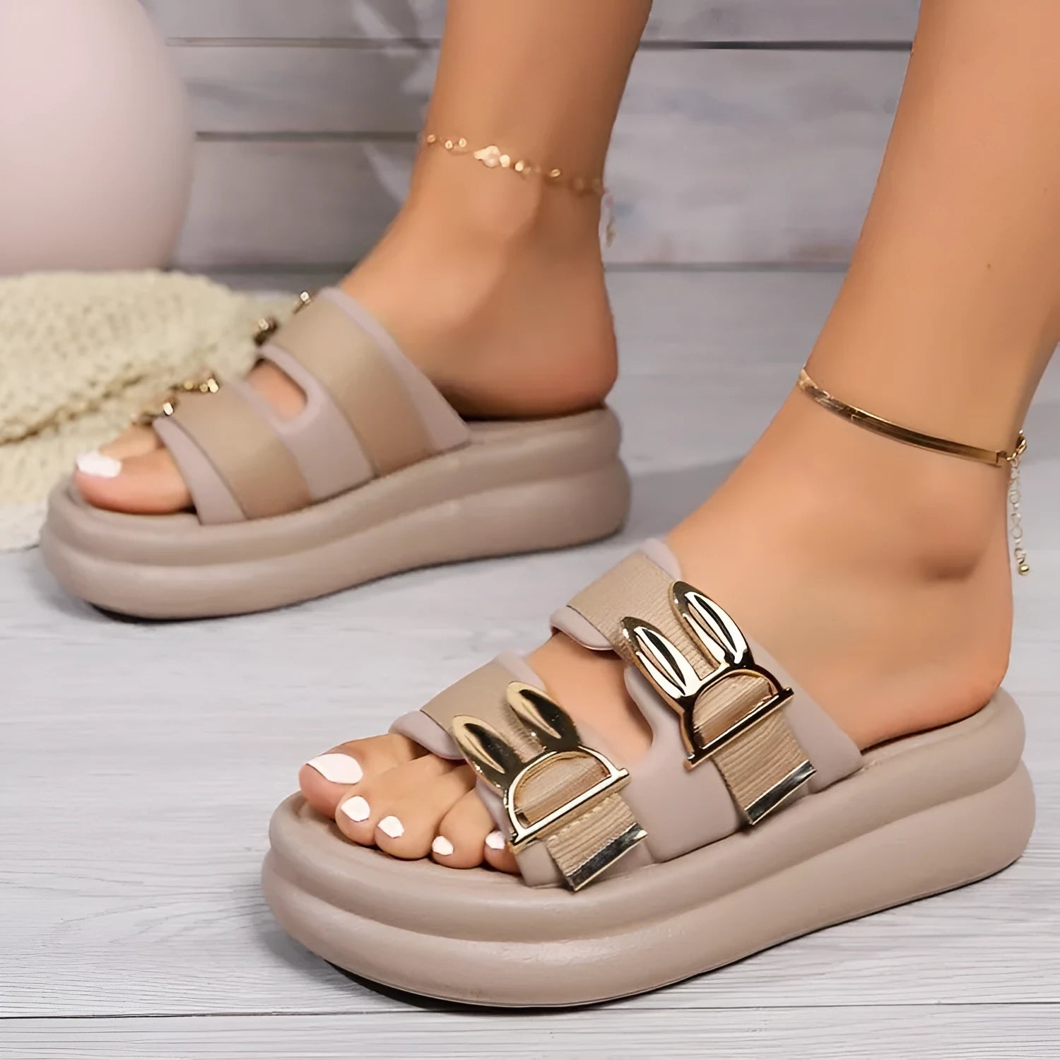 Women's thick bottom slippers in suede with rubber sole available in three colours