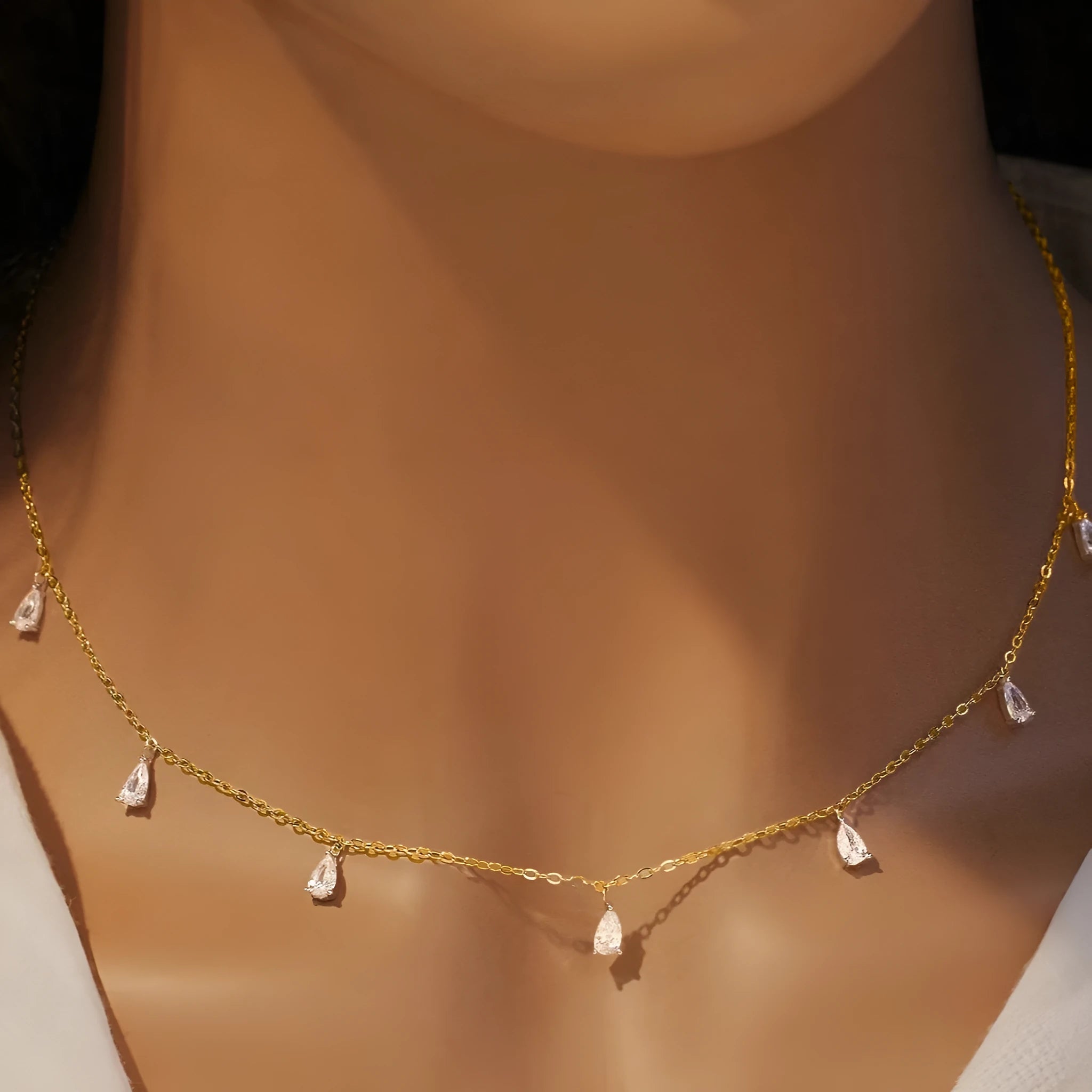 Gentle drop-shaped artificial zircon necklace on adjustable O-chain in 925 silver with triangular design elements