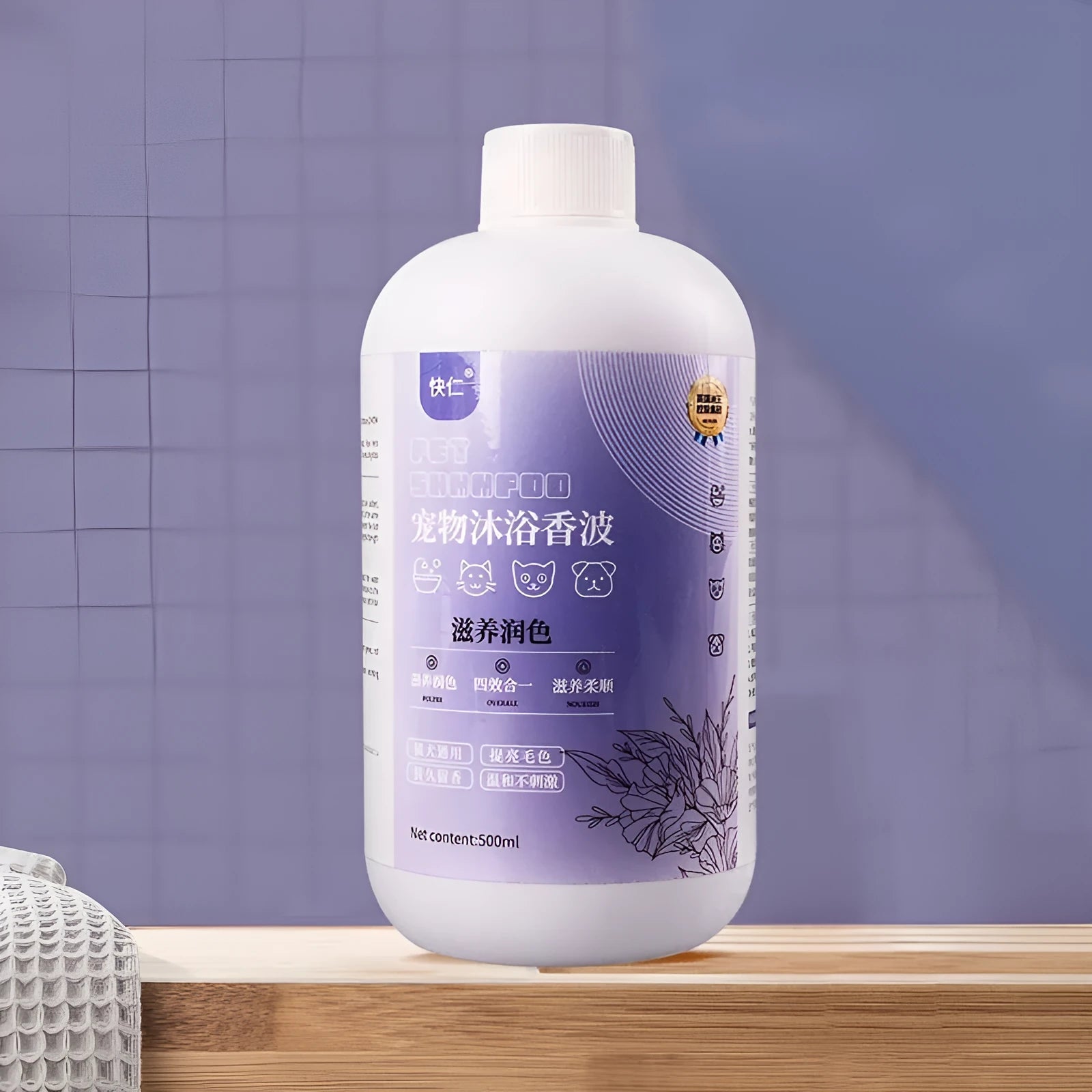 500ml bottle of antibacterial and anti-itch pet shampoo with shea butter and olive oil.