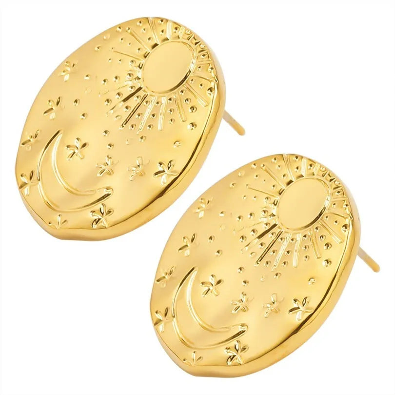 A pair of 304 stainless steel geometric stud earrings with a shell motif, shown in gold and silver colour options.