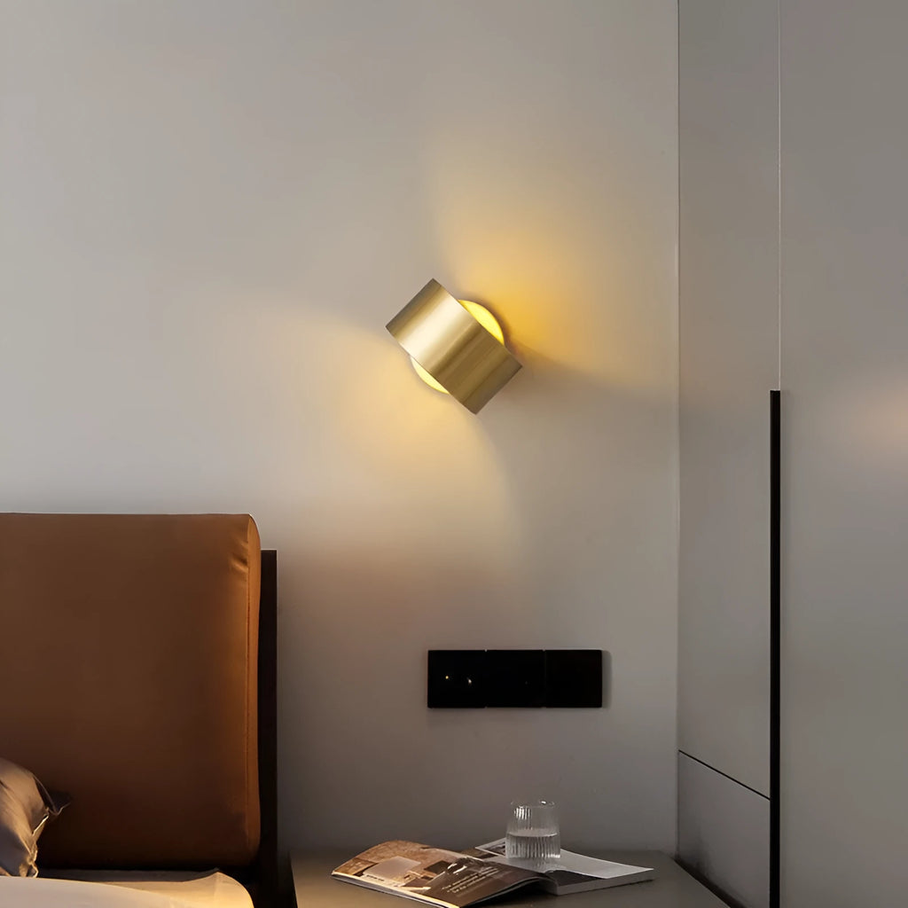 Modern simplicity copper wall lamp in gold or black finish with adjustable 4000K/3000K lighting