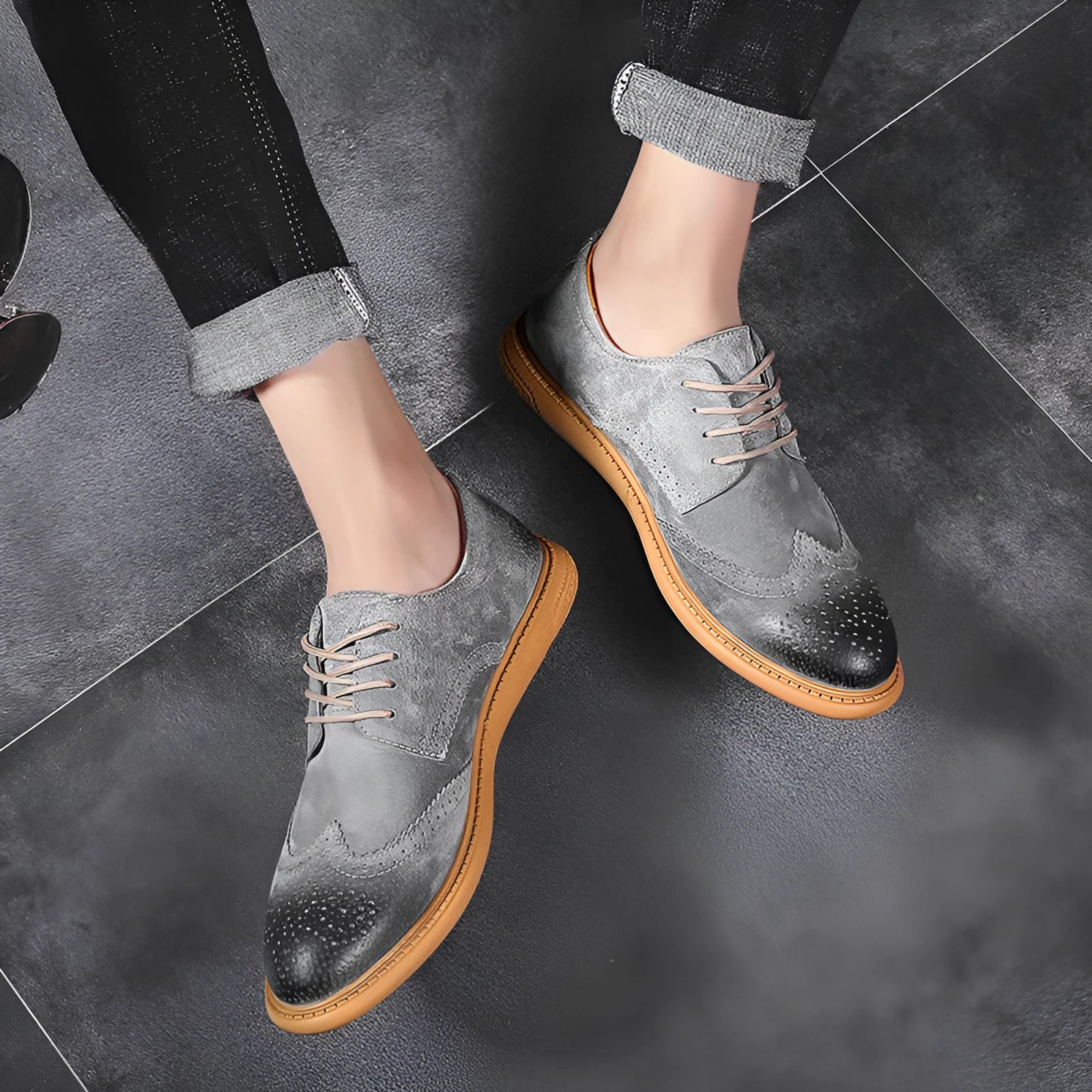 Men's black business leather lace-up shoes with low top design and rubber sole