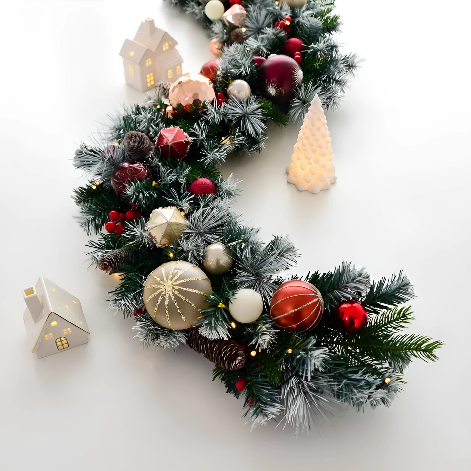 Large 135cm European style rattan leaf Christmas wall hanging decoration with gold red flowers and pine needles