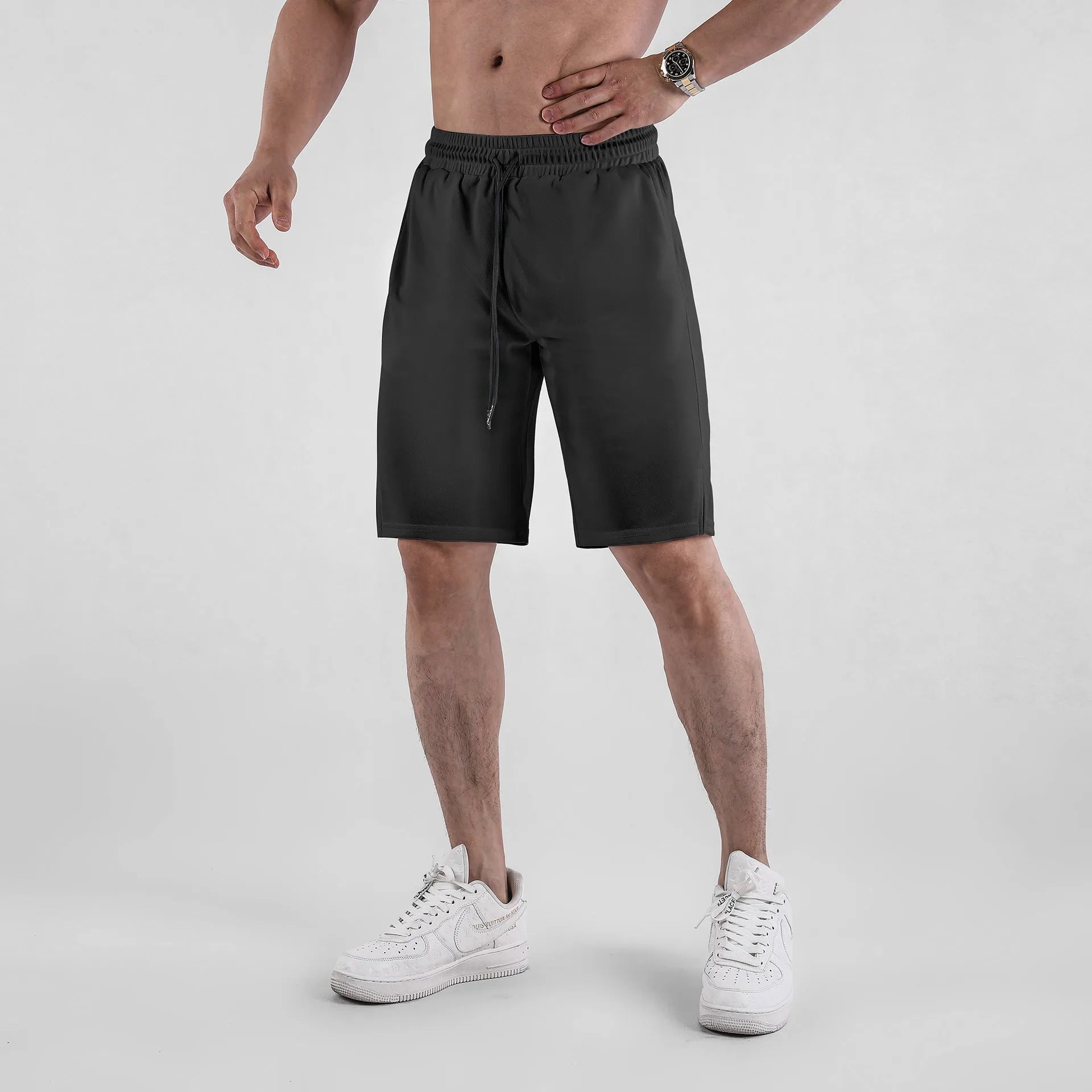 Men's quick-drying mesh sports shorts with elastic waistband in black and white colours