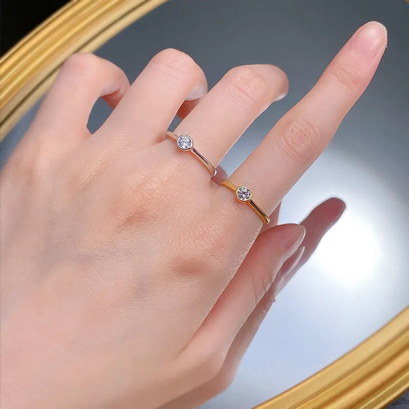 Minimalist silver ring with electroplated finish in crown shape design