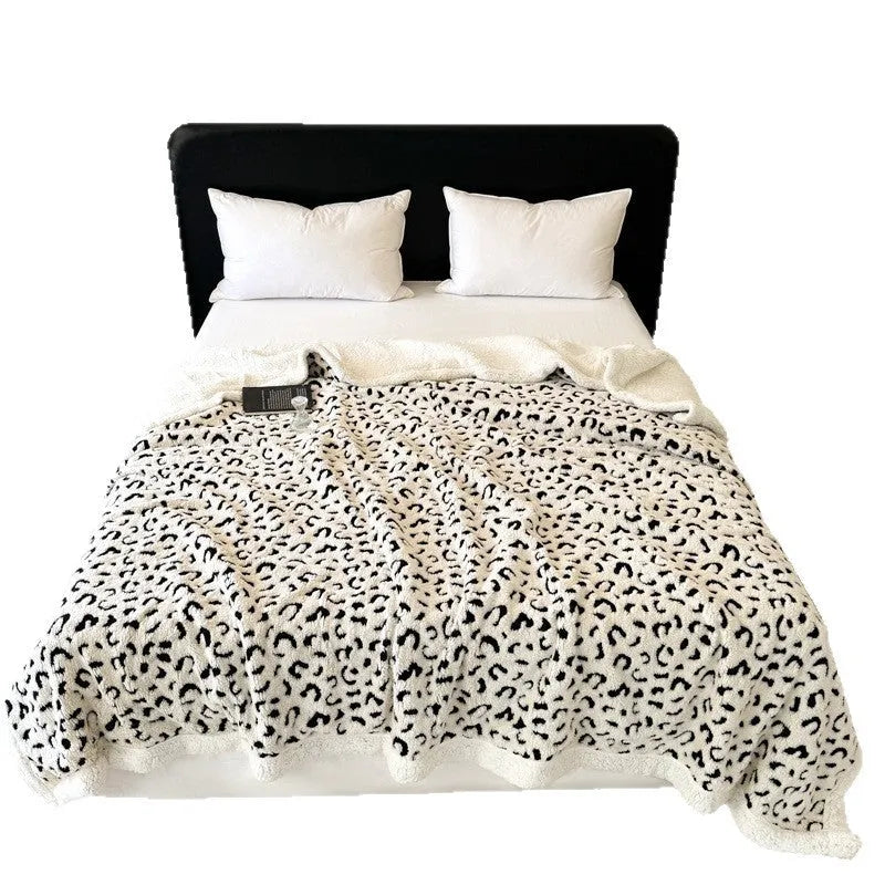 Double-layer cationic leopard jacquard taffeta cashmere lambswool blanket in a zebra print pattern