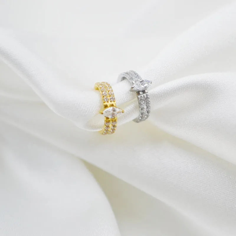 Titanium steel heart-shaped zircon earrings with diamond treatment in gold or silver finish