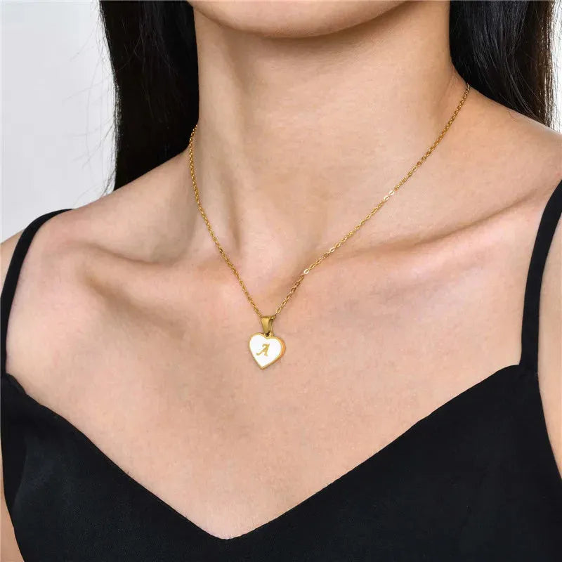 Gold-plated heart-shaped necklace with white shell pendant and personalised initial letter on 45+5cm chain