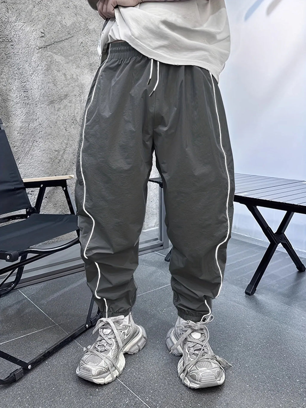 Men's loose casual sports trousers in bamboo fibre with high elasticity, shown in cropped length