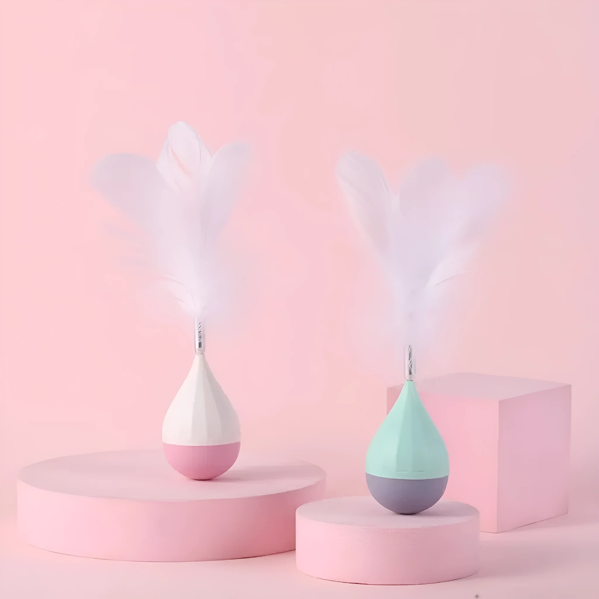 Feather tumbler cat toy with bite-resistant ABS plastic and aluminium alloy construction in green colour